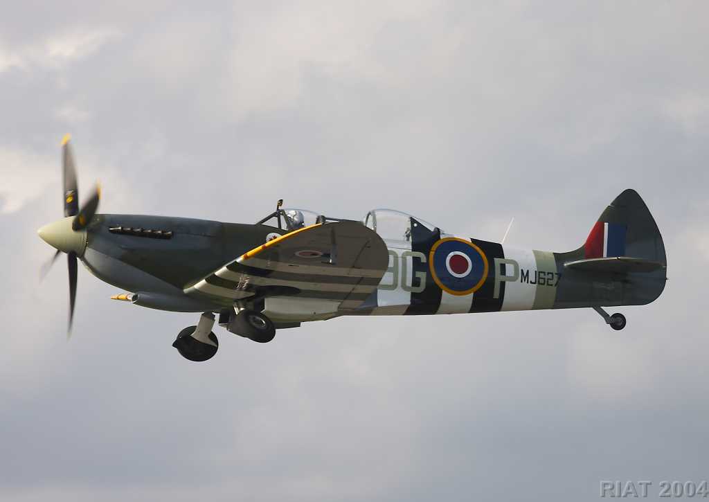 Spitfire Mk 9 UK 9G-P MJ627 CRW_3391